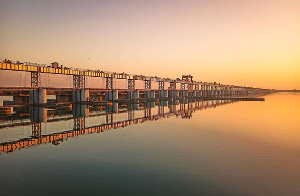 Scenic view of Jobra Barrage in Cuttack with the Mahanadi River, modern bridge, and greenery representing Resume Writing Services Cuttack.