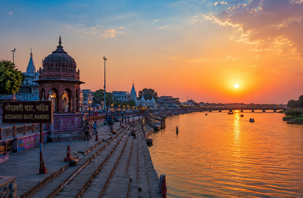 Godavari River Ghat in Nanded with a scenic riverside view representing Resume Writing Services Nanded and career opportunities in Maharashtra.