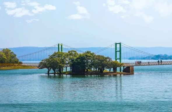 Laknavaram Lake suspension bridge near Warangal, Telangana – scenic tourist attraction featured by Bright Future Resume, offering Resume Writing Services Warangal.