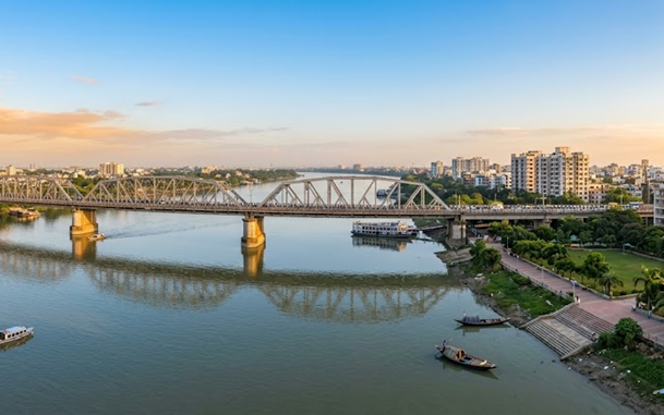 Vivekananda Setu over the Hooghly River near Baranagar, Kolkata, representing professional career growth and Resume Writing Services Baranagar by Bright Future Resume.