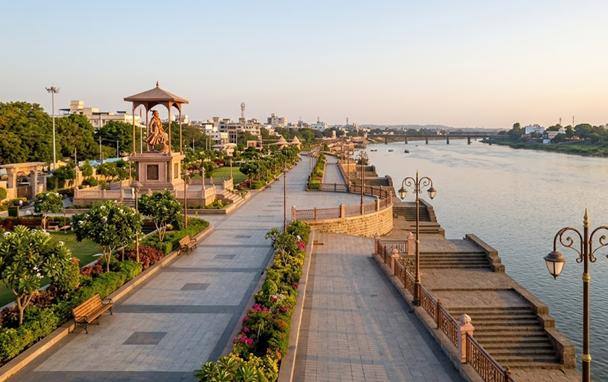 Shri Shambhu Tirth and Rajghat Promenade at the Panchganga Riverfront near Ichalkaranji, Maharashtra, featured with Bright Future Resume career services.